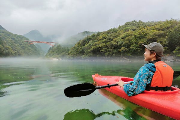 屋久島・リバーカヤック】写真動画データ無料・女性ガイドが笑顔でゆっくりご案内・安房川カヤック で森林浴体験・おひとり様/ファミリー/カップル/グループにおすすめ・半日３時間の水上散歩｜アソビュー！