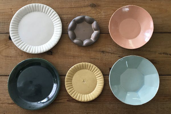 岐阜・多治見・絵付け】美濃焼のお皿に好きな絵や模様を描く絵付け体験