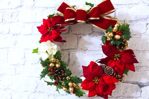 【神奈川・瀬谷・クリスマスグッズ作り】玄関のドアが華やぐ。クリスマスリース1個