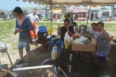 【沖縄・海中道路・手ぶらバーベキュー】エメラルドグリーンの海を眺めながらBBQ！