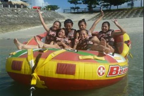 【沖縄・海中道路・チュービング】女性限定プラン！トーイングチューブ3点セット