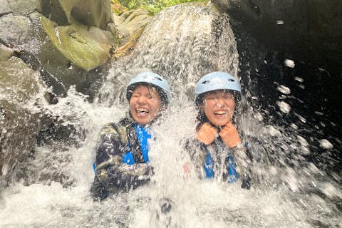 【静岡・富士・シャワークライミング】富士山麓の渓谷を大冒険☆綺麗な水と大自然でリフレッシュ！ふじかぐやの湯入浴券付き・団体割有り・写真サービス