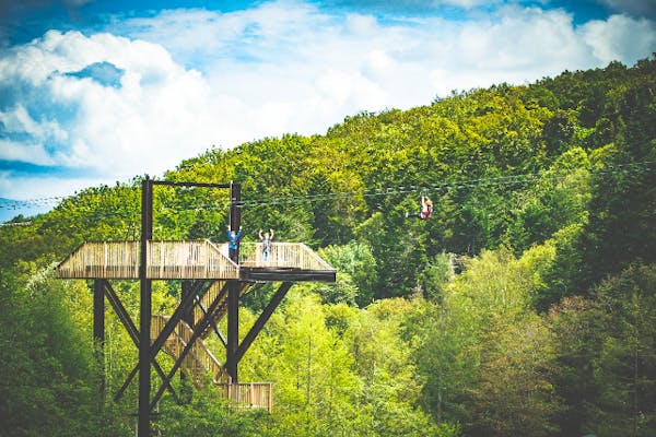 北海道・ニセコ・ジップライン】世界最大級のメガジップライン