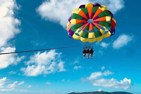 【沖縄・石垣島・パラセーリング】一番高く飛べる最長ロープ！200mパラセーリング