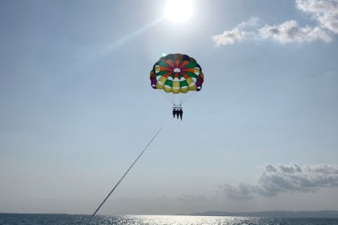 【沖縄・石垣島・パラセーリング】青い海と空を体感しよう！100mパラセーリング