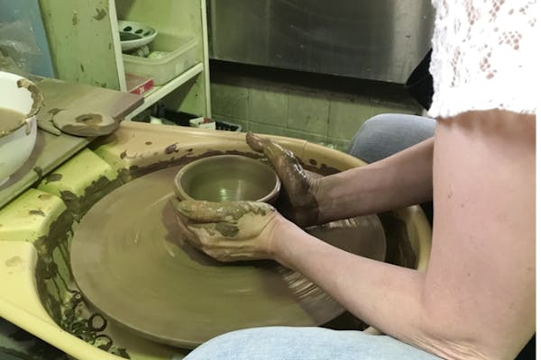 大阪・堺・電動ろくろ体験】1時間コース／泉北の高台にある陶芸