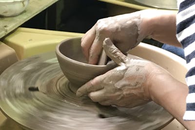 大阪・堺・電動ろくろ体験】1時間コース／泉北の高台にある陶芸教室で