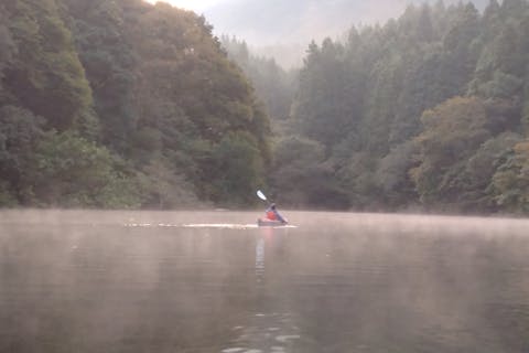 【群馬・みどり市・レイクカヌー】朝のさわやかな空気と雄大な自然を満喫！草木湖早朝カヌーツアー★写真データ送付可
