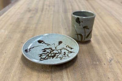 佐賀・唐津・絵付け】大きい皿に好きなだけ絵付けしよう！唐津焼絵付け