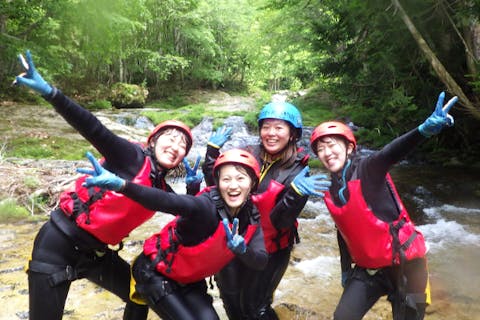 【群馬みなかみ】2025秋ランチ付がお得☆半日キャニオニング！写真データ付き♪