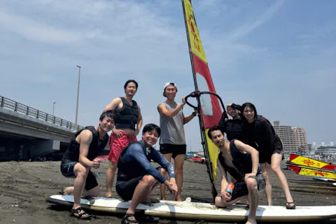 【神奈川・鎌倉・ウインドサーフィン】江ノ島の景色と風を海上で満喫！体験スクール