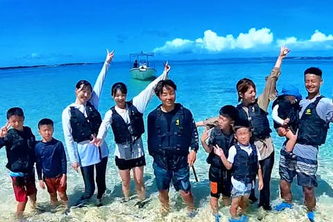 《海の楽園を独り占め》秘密の無人島＆津堅島を巡る贅沢4時間チャーター　シュノーケル、アクティビティ、など組み合わせ自由　３歳以下無料
