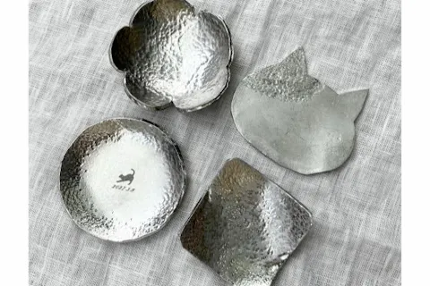 【東京・日本橋・鋳物体験】《小皿造り》すずを使った鋳造体験！！初心者でも簡単！！槌目の小皿（1個）ご家族・友人・カップル・おひとり様におすすめ！