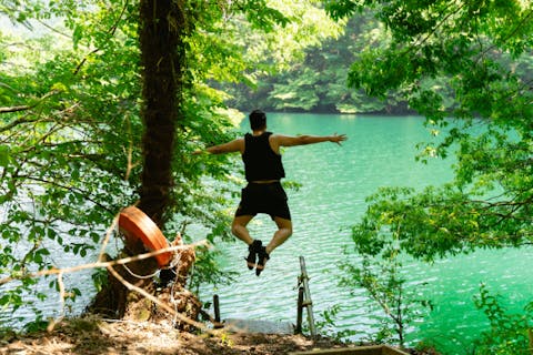 【東京・奥多摩】【究極の湖サウナ】エメラルドグリーンの白丸湖へダイブ！テントサウナ＆水上SUPととのいプラン（4時間）