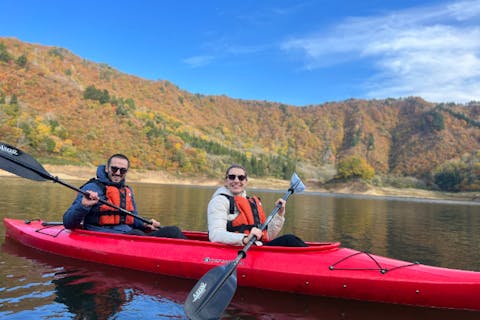 【東北・山形】白川湖カヌーツアー！秋の美しい紅葉を★ガイド付き2時間コースで初心者・ファミリーも安心＆写真プレゼント