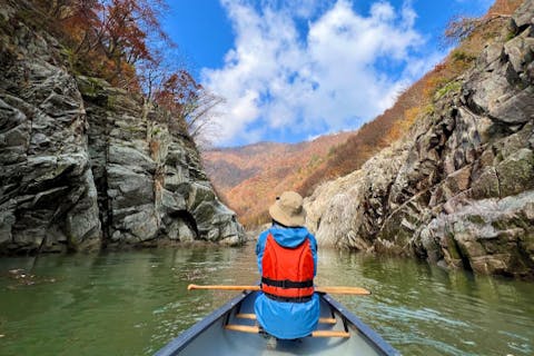 【東北・山形】赤芝峡カヌーツアー！迫る山肌と峡谷を流れる冒険アドベンチャー★ガイド付き2時間コース＆写真プレゼント