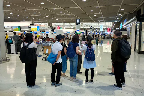 【千葉・成田・ツアー】『当社人気No.1』成田空港見学ツアー（3ターミナル早回り）　飛ばないのに空港へ行くリトリート旅〈ほとんど空調の効いた施設内！〉