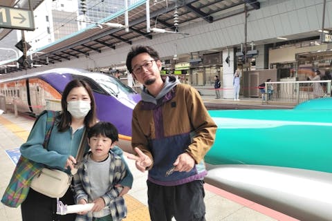【東京・千代田・ガイドツアー】東京駅新幹線ホームガイドツアー（E8・W7・E6・H5系見学＆新幹線清掃員「7分間の奇跡」）＜小学生半額＞