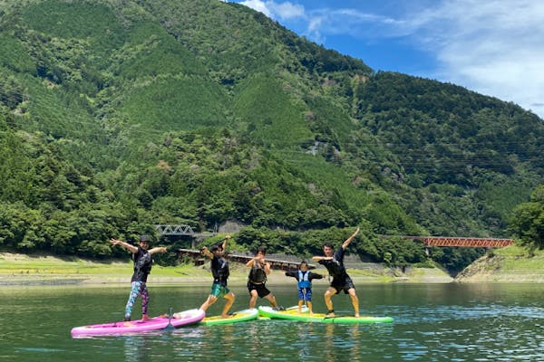 静岡・接岨湖・SUP】まるで秘密基地！湖面きらめく接岨湖で3名様より