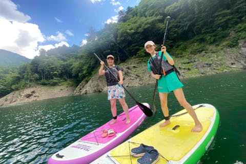 【静岡・接岨湖・SUP】まるで秘密基地！湖面きらめく接岨湖で3名様より完全貸切SUPツアー