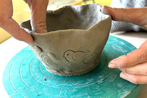 【島根・松江・てびねり】すべて込み♪個性あふれるてびねり体験♪白と赤の2種類の土・オリジナル8種類の色から選べます☆