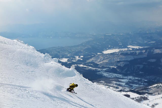 【秋田・駒ヶ岳・バックカントリー】東北屈指のパウダースノーを堪能！スキー・スノーボード経験者向け・秋田駒ヶ岳1日ツアー