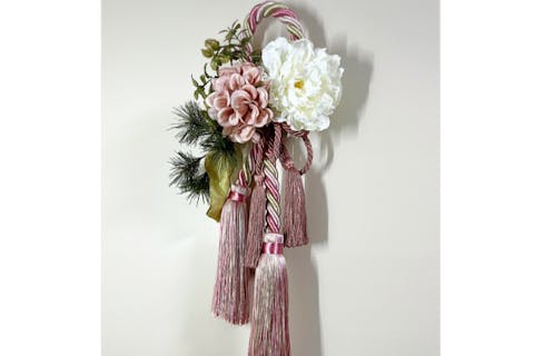 【東京・江戸川橋・神楽坂・フラワーアレンジ】華やかなしめ縄飾り作り体験☆お正月タッセルアレンジメント（1個）