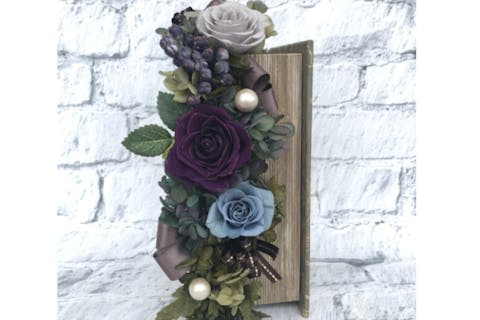 【東京・江戸川橋・神楽坂・フラワーアレンジ】BOOK型フラワーアレンジメント。本からお花が飛び出たようなフラワーアレンジを使ってみませんか