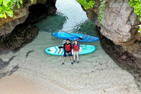 【１組限定貸切】☆安全重視ガイド２名（男女）洞窟探検☆映え撮影【最新ドローン＆GoPro】撮影無料 <SUPクルージングツアー>ファミリー・カップル・グループ・女性や高齢者に人気