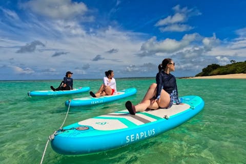 【1組限定・宮古島・SUPヨガ】大自然の中で”ヨガ×SUP”＝笑顔100％のリフレッシュ！＜ドローン撮影＆初心者歓迎＆当日予約OK（朝5時まで）＞