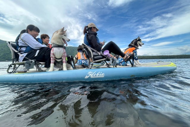 【山梨・西湖・カヤック】湖上でピクニックOK！4人乗り大型ボート「Mirage iTrek FIESTA（ミラージュ・アイトレック・フィエスタ）」レンタル60分