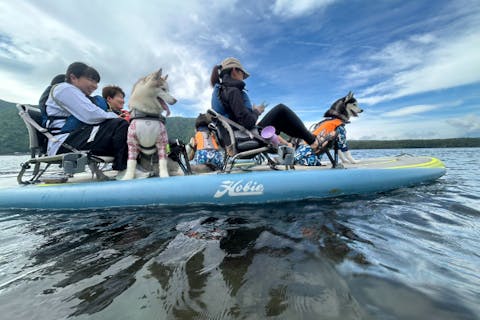 【山梨・西湖・カヤック】湖上でピクニックOK！4人乗り大型ボート「Mirage iTrek FIESTA（ミラージュ・アイトレック・フィエスタ）」レンタル60分