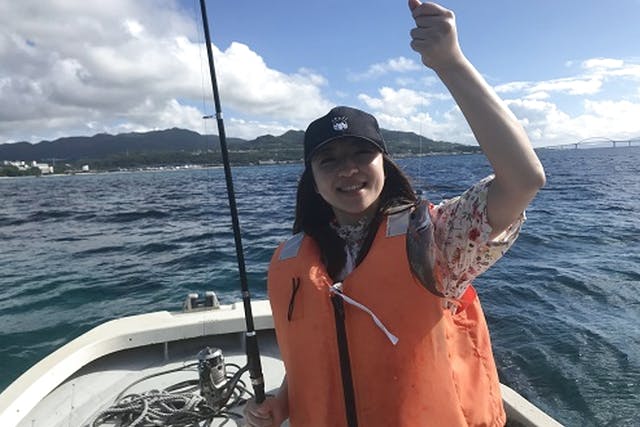【沖縄・備瀬崎・船釣り】周りを気にせずのびのび釣りができる！1組貸切の船釣り体験