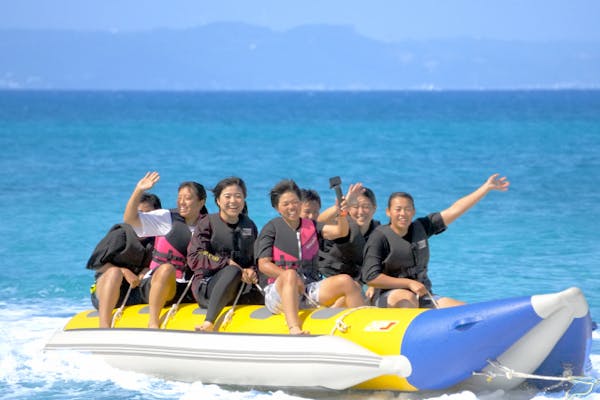 沖縄・津堅島・BBQ+マリンスポーツ】離島の穴場スポットを満喫！バナナ