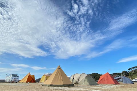 【三重・志摩・手ぶらキャンプ】あづり浜でキャンプを楽しもう！初めてでも安心！白い砂浜×エメラルドグリーンの太平洋を満喫♪