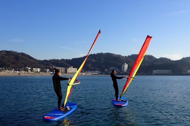 【神奈川・逗子・ウインドサーフィン・半日】逗子海岸でウインドサーフィンデビュー！料金は全てコミコミで安心♪午前・午後選べる時間帯