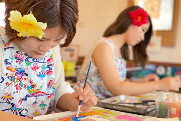 沖縄・染物体験】沖縄の伝統工芸〈紅型トートバックを作ろう