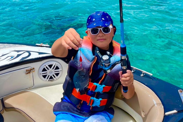 奄美大島【船釣り体験】大物を釣り上げよう！当日予約可能★動画・写真の無料プレゼントあり★（120分）※お一人様も可能