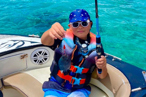 奄美大島【船釣り体験】大物を釣り上げよう！当日予約可能★動画・写真の無料プレゼントあり★（120分）※お一人様も可能