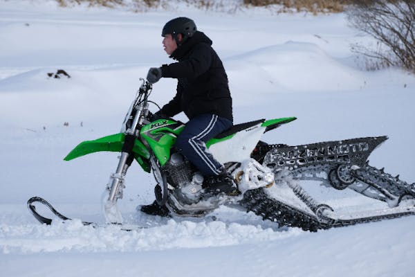 北海道千歳市】☆免許不要スノーバイク体験☆バイク・スノーモービルと