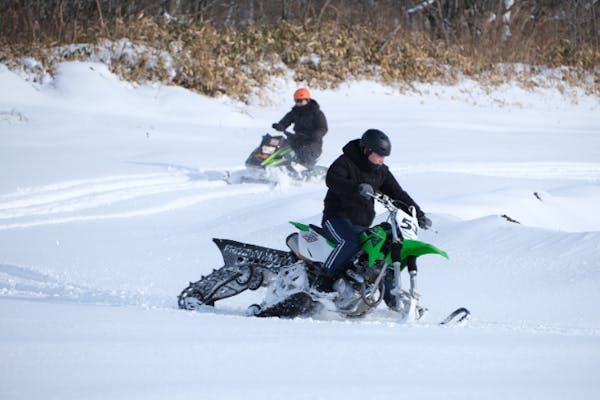 北海道千歳市】☆免許不要スノーバイク体験☆バイク・スノーモービルと