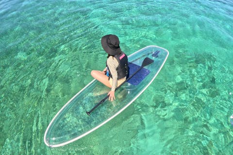 【沖縄／恩納村／クリアサップ】カップル・お友だちと♪透明のボードで沖縄の美しい海を満喫♪カメラ撮影付き♪安心の少人数制♪当日予約OK♪