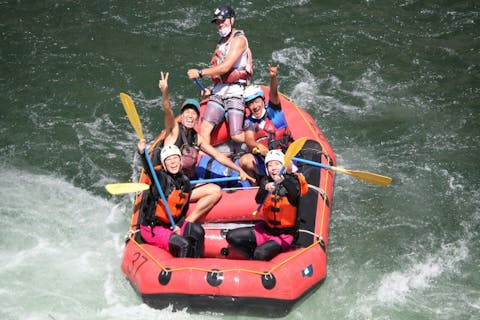 【10:30】吉野川を制覇せよ！＜丸1日挑む冒険ラフティング＞親切丁寧で定評のビックスマイルスタッフがご案内・吉野川の美しさとスリルを味わうラフティングツアー（ランチ・池田ベース集合）