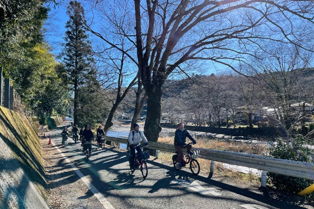 【東京・檜原村・リバートレッキング＆サイクリング】都会の喧騒を忘れ、大自然を感じることが出来るリバートレッキング&電動自転車ツアー（半日）※午後はレンタサイクルで自由行動