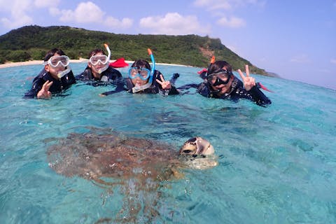【宮古島】少人数制•口コミ高評価！世界を旅したガイドによる感動のウミガメシュノーケルツアー〈フォトコンテスト金賞受賞〉