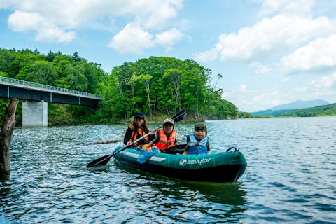 【札幌近郊・当別町・カヤック】札幌市内から50分の田園風景・当別ふくろう湖で愉しむインフレータブルカヤック体験