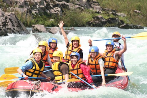 ＜長良川半日ラフティング＞初心者から経験者まで。冒険心をくすぐるアドベンチャーが待っている！親切丁寧でフレンドリーなスタッフがご案内！（小学1年生～）