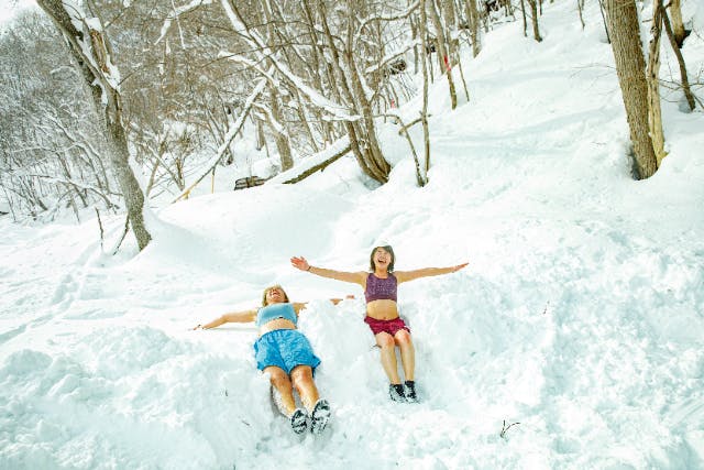 【北海道・札幌・テントサウナ】ふわふわの雪にダイブ！北海道の大自然でととのう雪見テントサウナ
