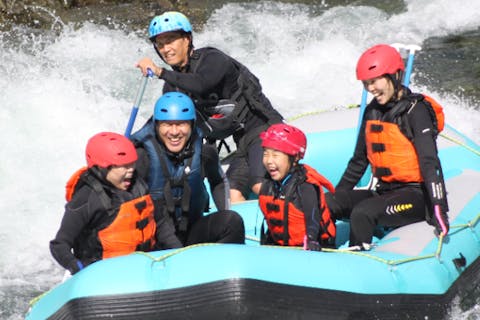 【徳島・小学生からの日本一の激流ラフティング】なんと無料でドローン動画と温泉付いてくる！当店限定の大人も子供も楽しめるスペシャルツアー