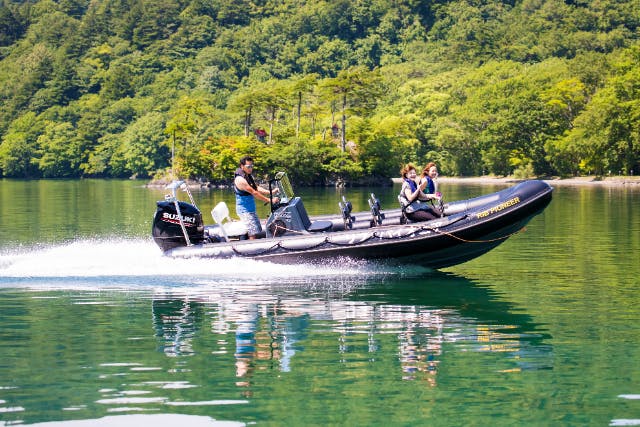 【青森・十和田湖・RIBボートツアー】ボートでしか行くことができない “ 神秘の湖 ” 十和田湖の特別保護区をご案内！＜パワースポットクルーズ＞